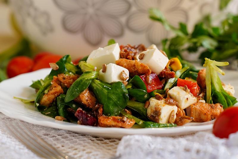 Sałatka z kurczakiem i roszponką