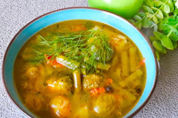 Zielona zupa z chorizo