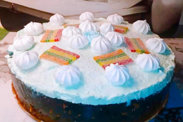 Niebieskie ciasto z borówkami