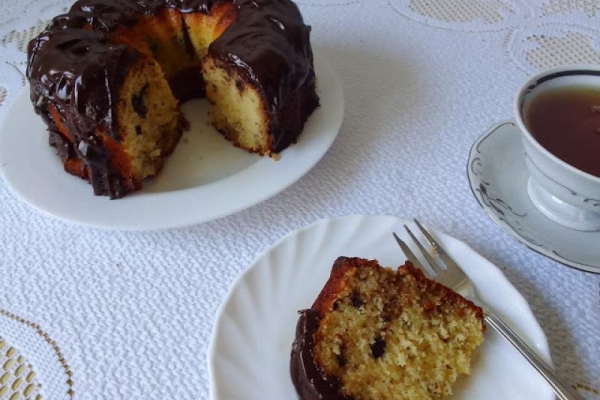 Babka migdałowa w polewie czekoladowej