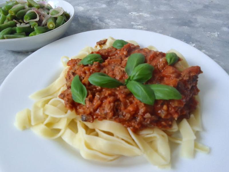 Tagliatelle z grzybowym sosem bolognese