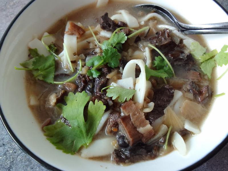 Orientalny bulion grzybowy