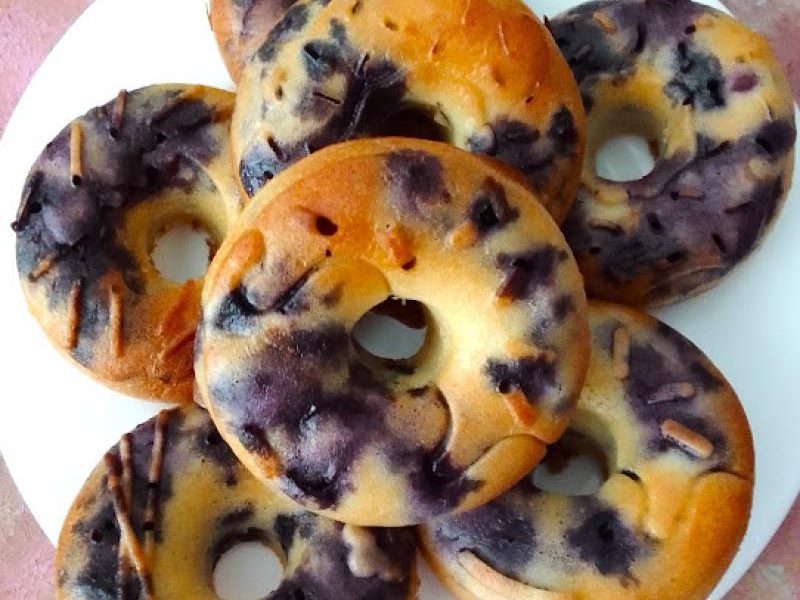 Bezglutenowe donuty migdałowe z borówkami