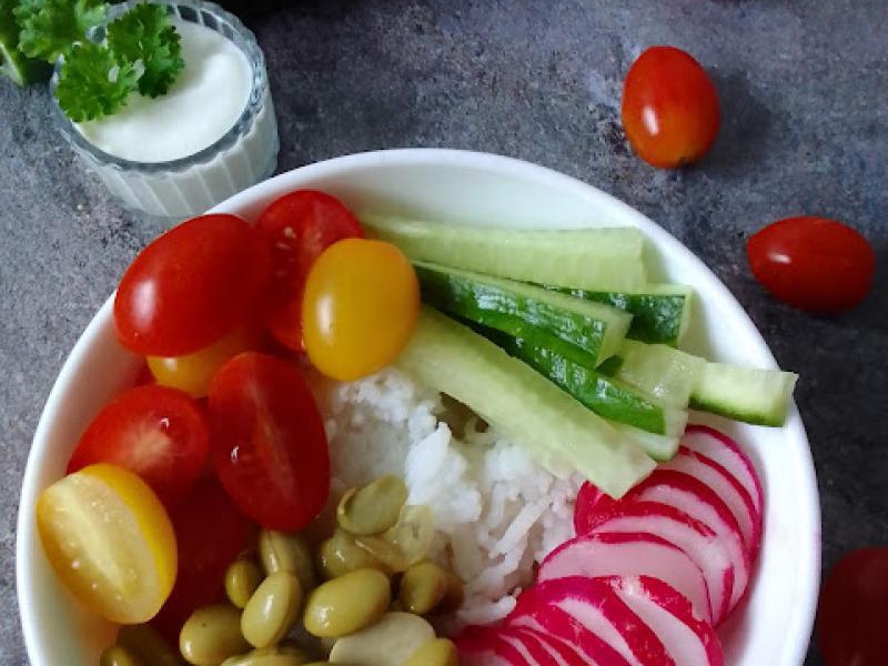 Bowl z ryżem i warzywmi