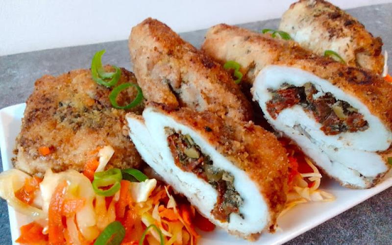 Sznycle z indyka z oliwkami i suszonymi pomidorami