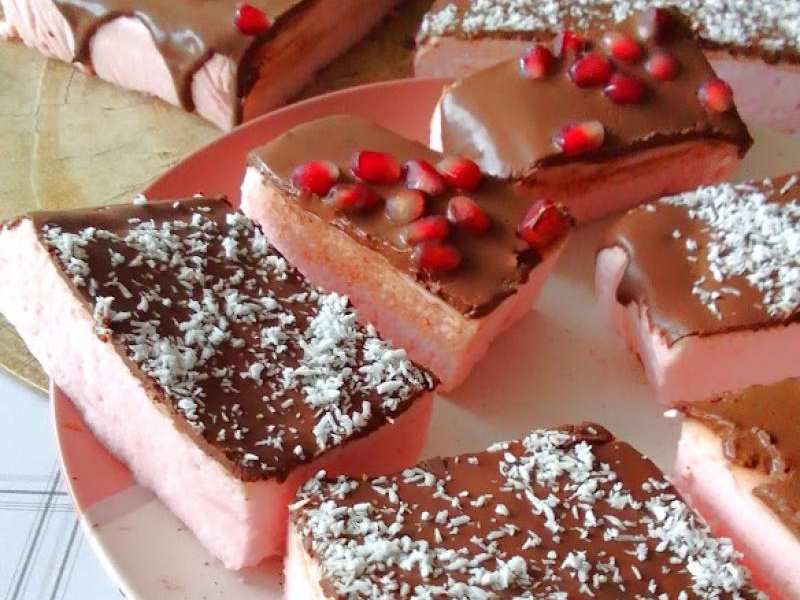 Truskawkowe ptasie mleczko z galaretki