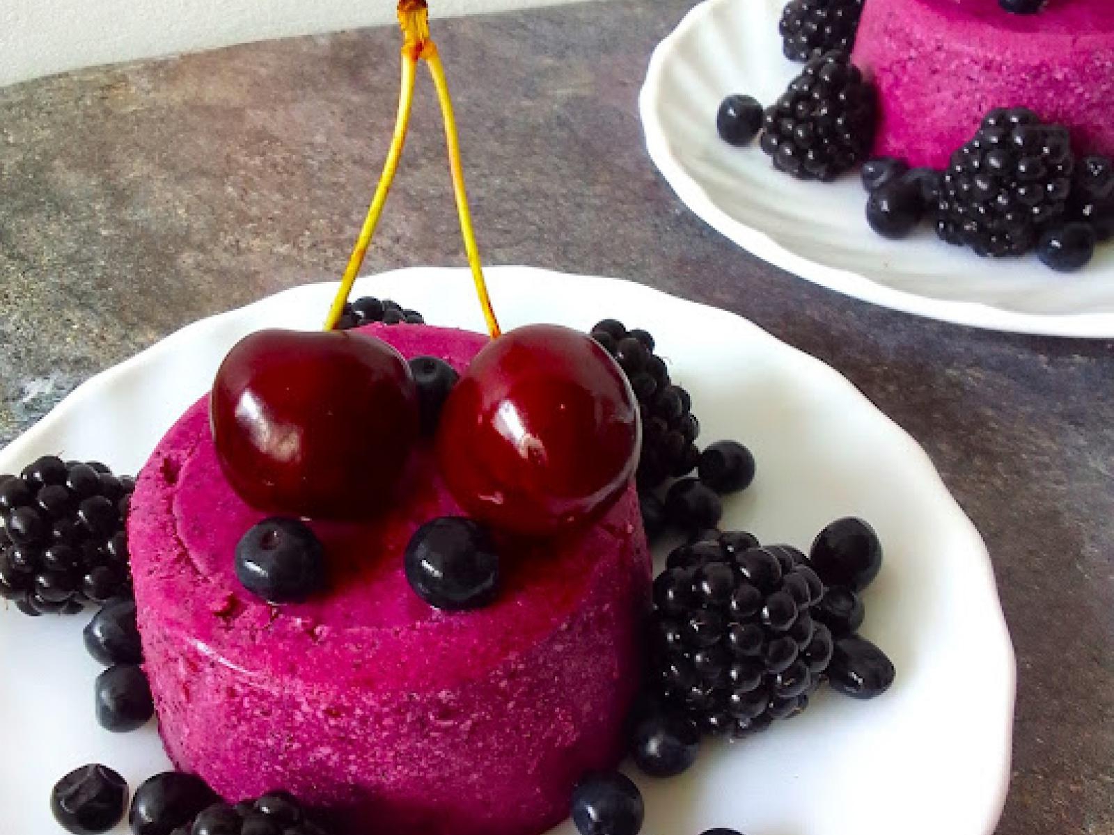 Jagodowa panna cotta
