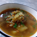 Wegańska zupa ogórkowa