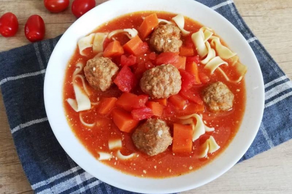 Zupa pomidorowa z pulpecikami