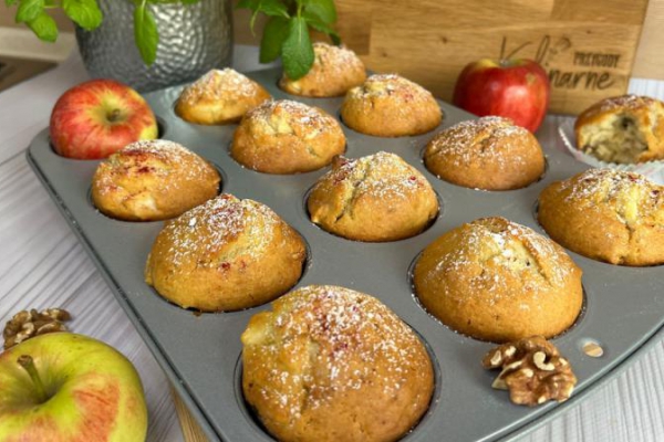 Błyskawiczne muffinki z jabłkami i orzechami