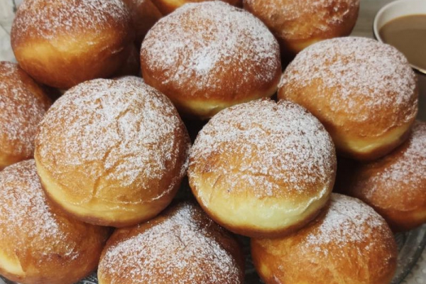 Pączki nadziewane przed smażeniem