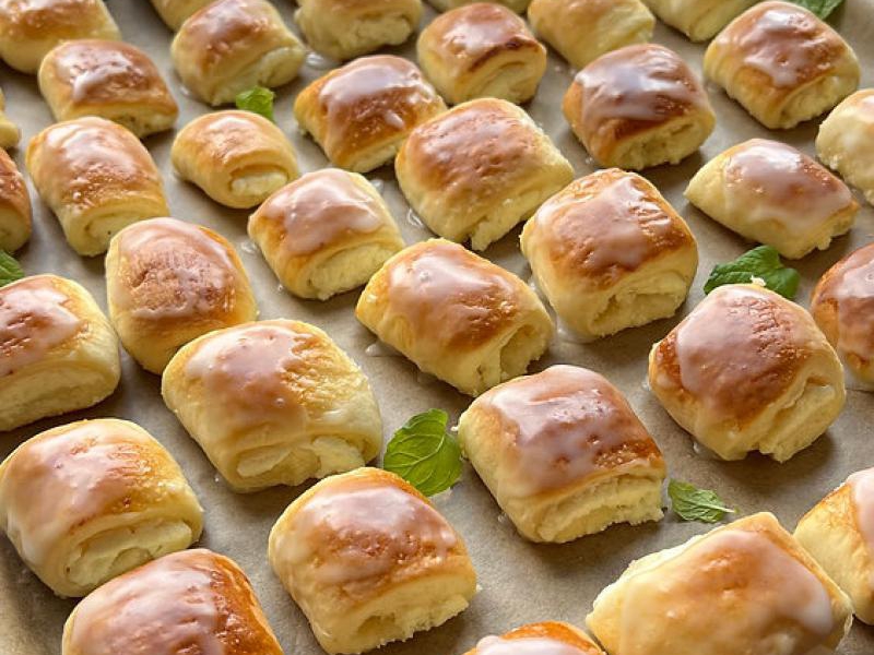 Drożdżowe poduszeczki z serem