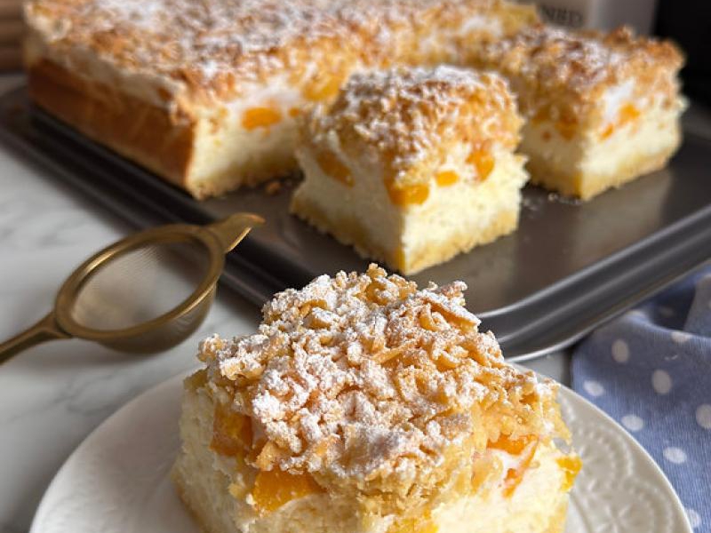 Sernik z brzoskwiniami