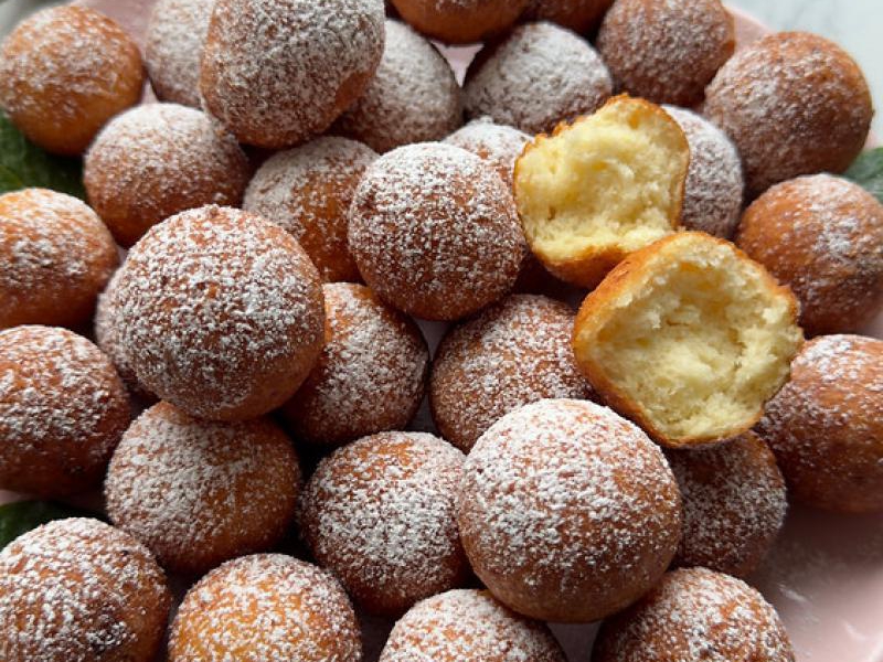 Mini pączki serowe