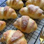  Drożdżowe rogaliki z...