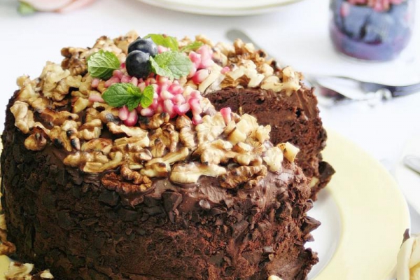 Tort czekoladowy z orzechami