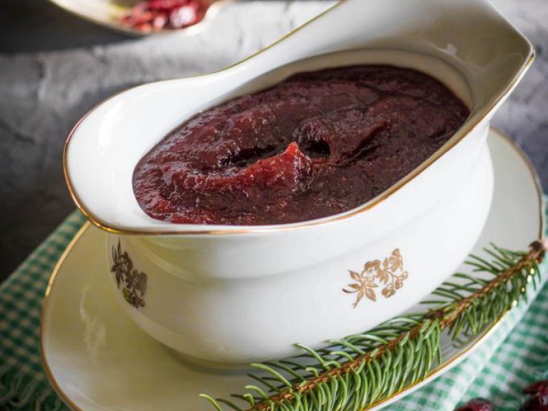 Sos żurawinowy do serów i mięsa na 2 sposoby