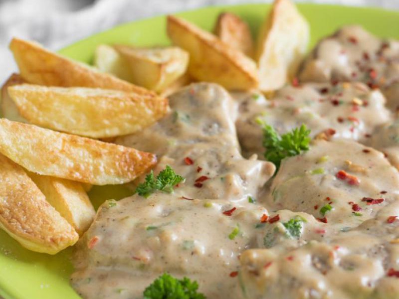 Polędwiczki wieprzowe w sosie orzechowym