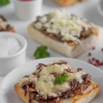 Zapiekanki z pieczarkami...