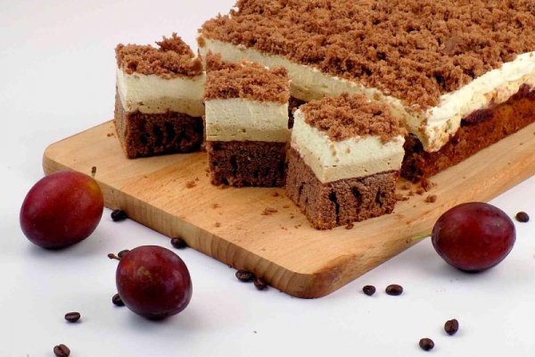 Przepis na ciasto czekoladowe z bitą śmietaną
