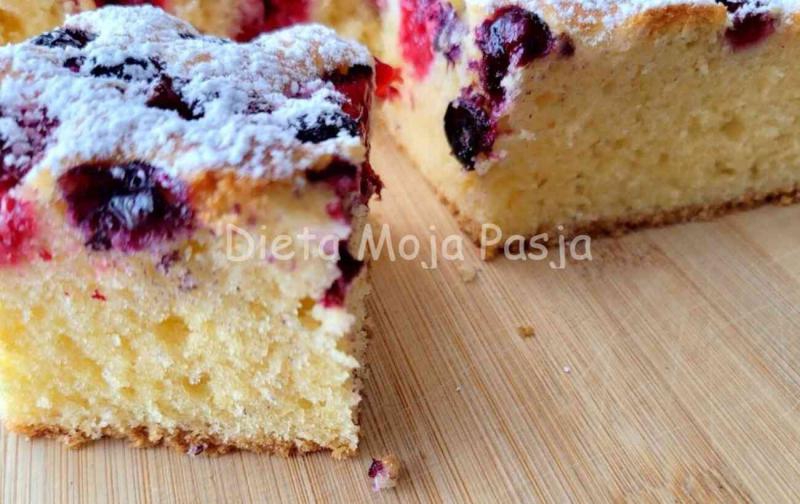 Tanie szybkie ciasto z owocami