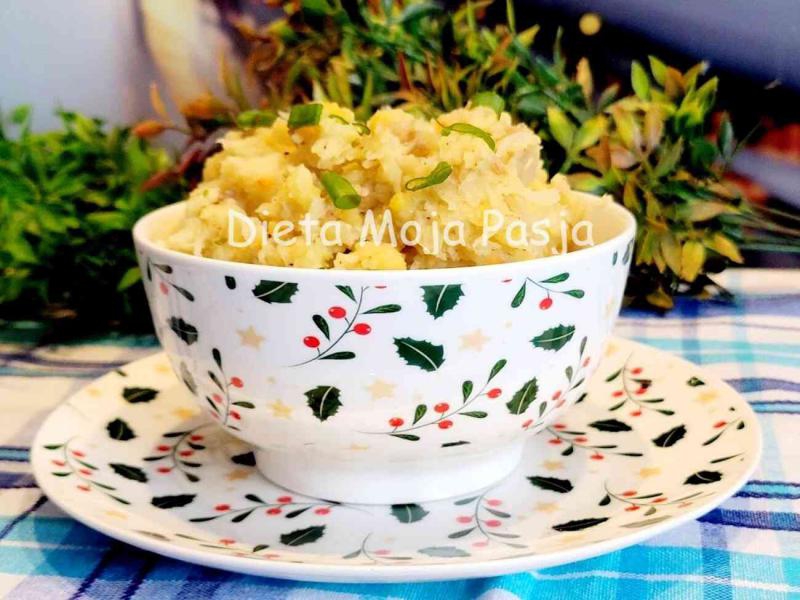 Groch z kapustą i ziemniakami