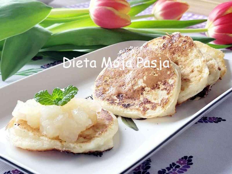 Placuszki z serka wiejskiego z jabłkami