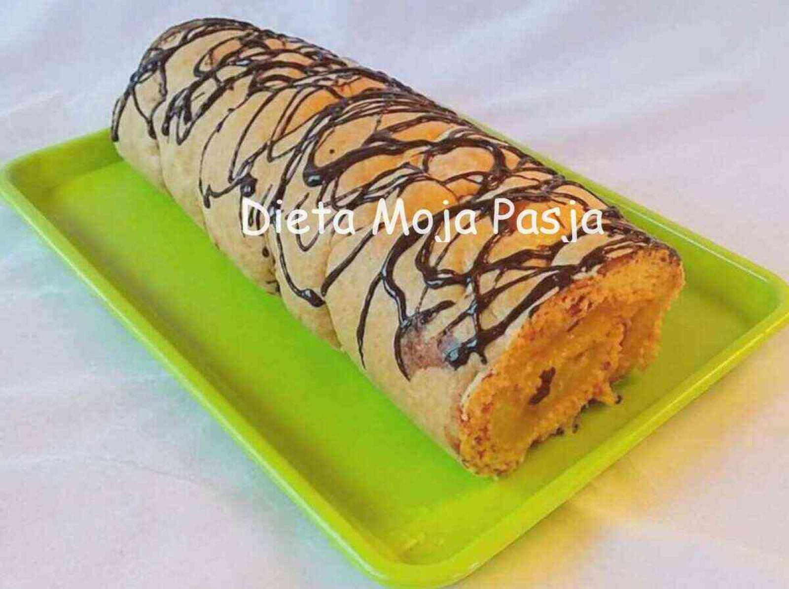 Ekspresowa rolada biszkoptowa z owocami