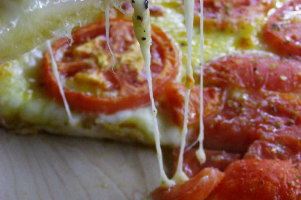 Pizza Margheritta – mozzarella i świeże pomidory