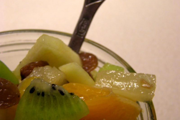 Sałatka owocowa z sosem waniliowym