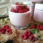 Domowy jogurt malinowy