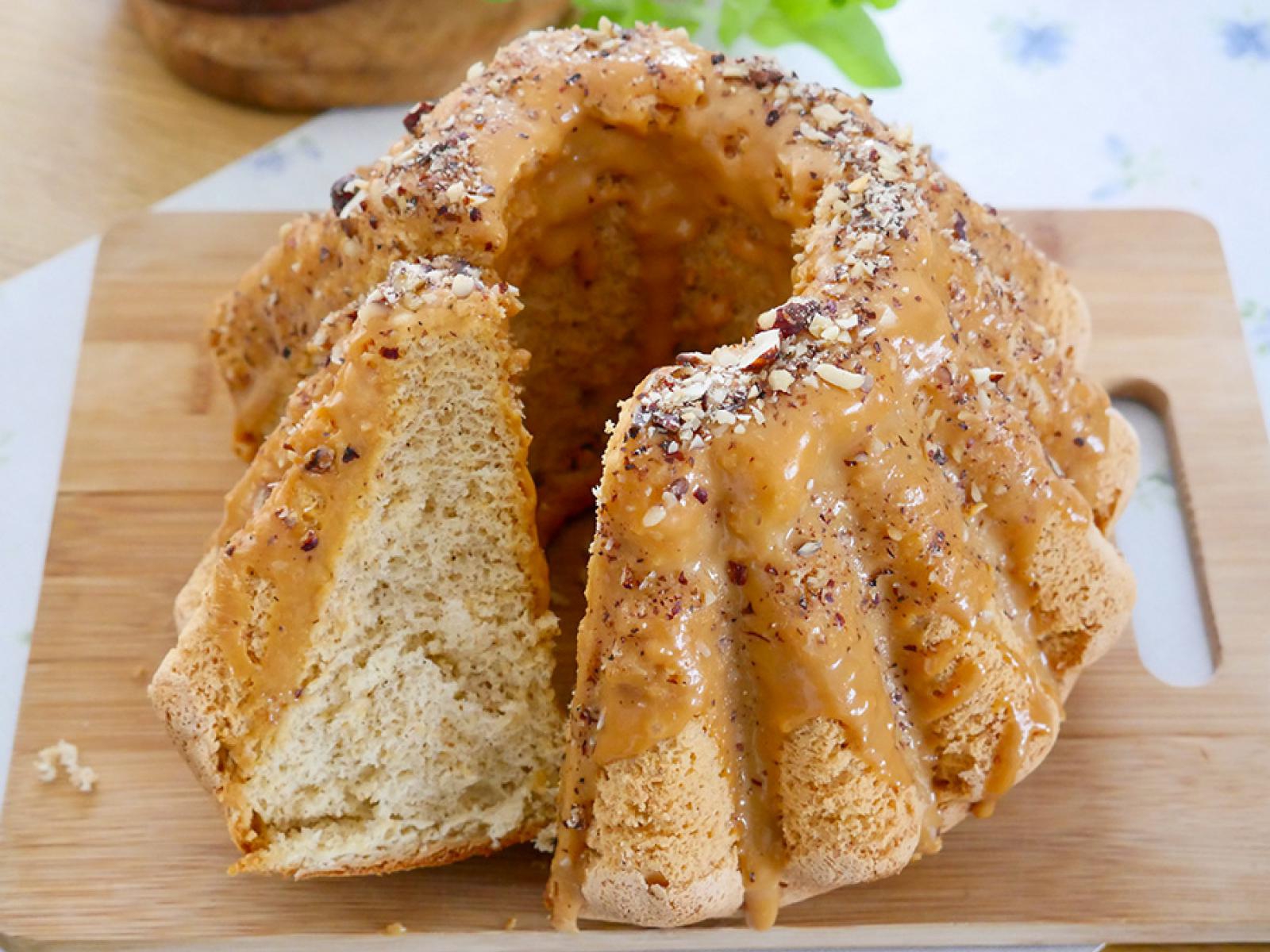 Biszkoptowa babka z polewą krówkową