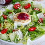 Sałatka z camembertem i...