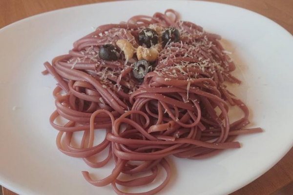 Spaghetti z czerwonym winem.