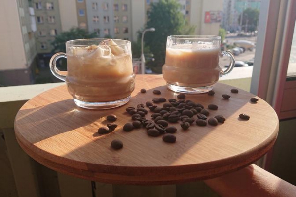 Mrożona kawa – idealna na upały