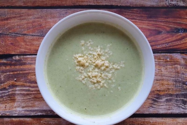 Zupa krem z brokułów z cheddarem
