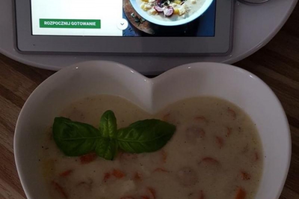 Zupa kalafiorowo-ziemniaczana z kabanosami