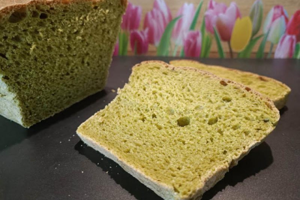Zielony chleb ze szpinakiem