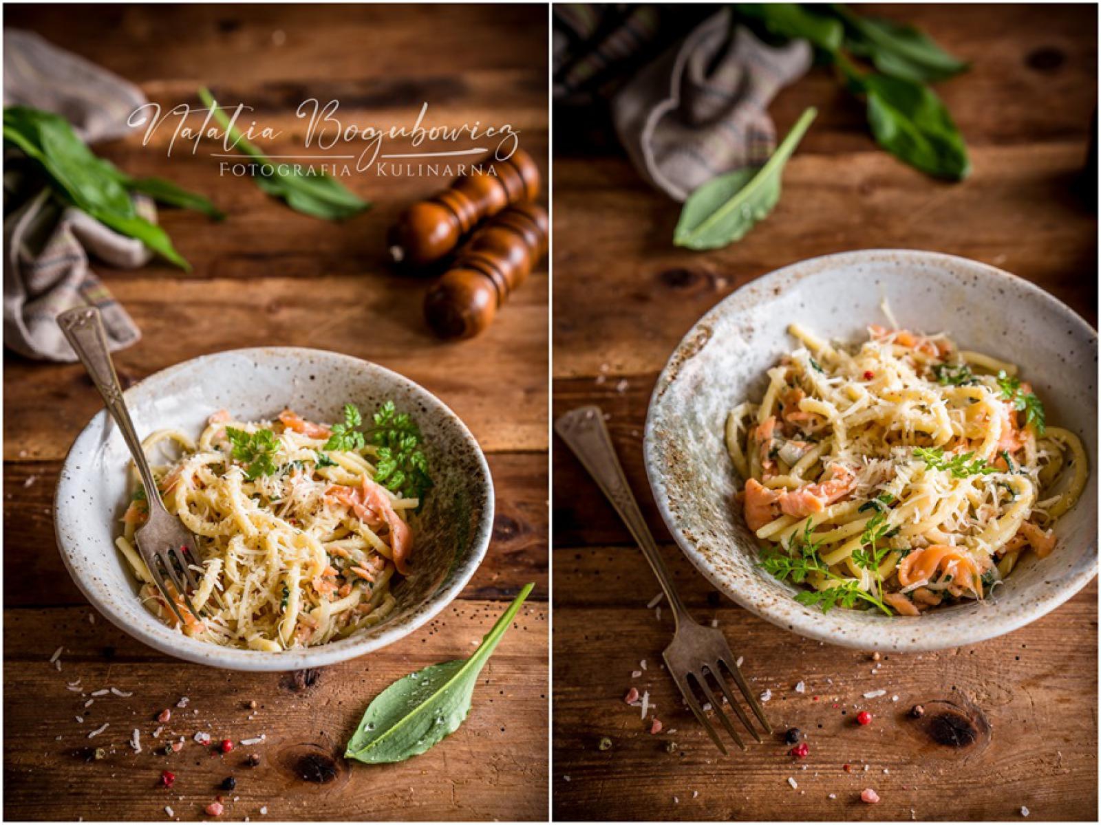 Makaron z łososiem i czosnkiem niedźwiedzim