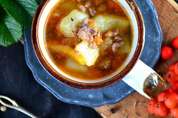 Jauhelihakeitto – fińska zupa z mięsem mielonym