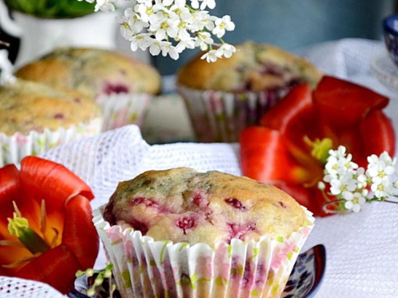Muffiny jogurtowe z malinami