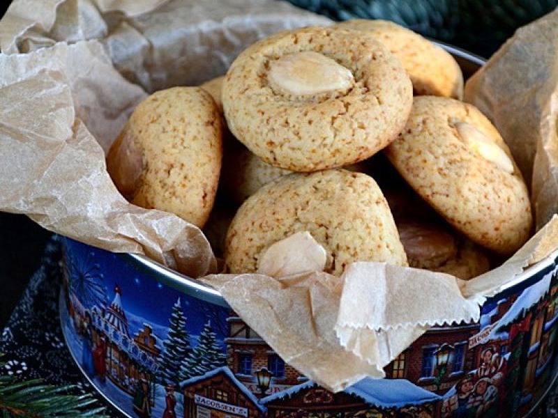 Ciastka miodowo-migdałowe