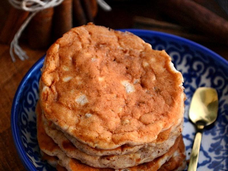 Jogurtowe placuszki z tartym jabłkiem