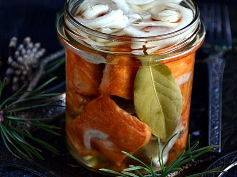Łosoś marynowany w zalewie octowej