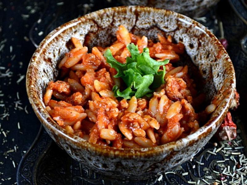 Makaron orzo po bolońsku