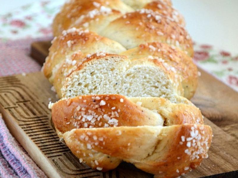 Pullapitko – fińska chałka z kardamonem