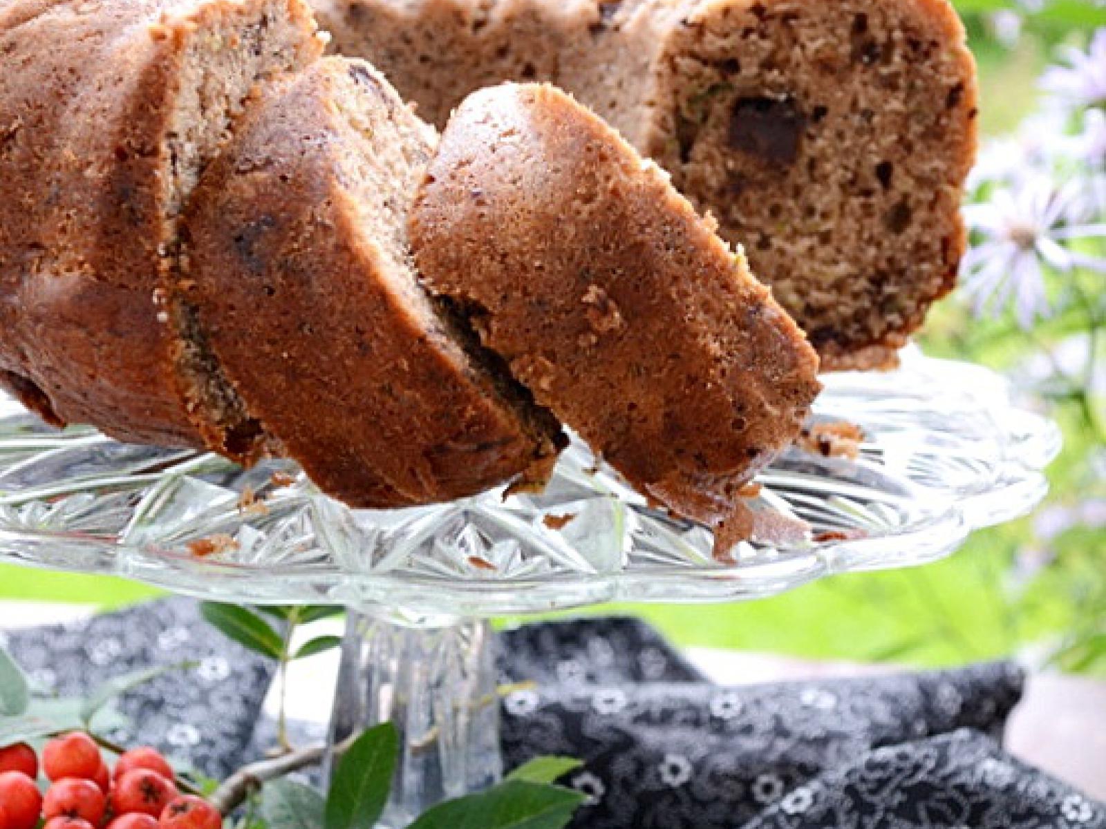 Babka z cukinią i kawałkami czekolady