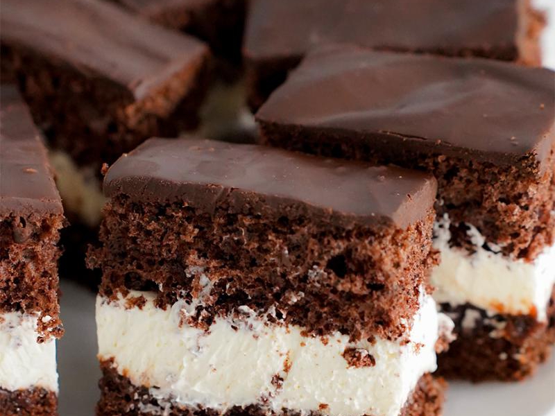 Ciasto czekoladowe z kremem śmietankowym