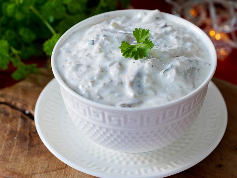 Śledzie w sosie koperkowym