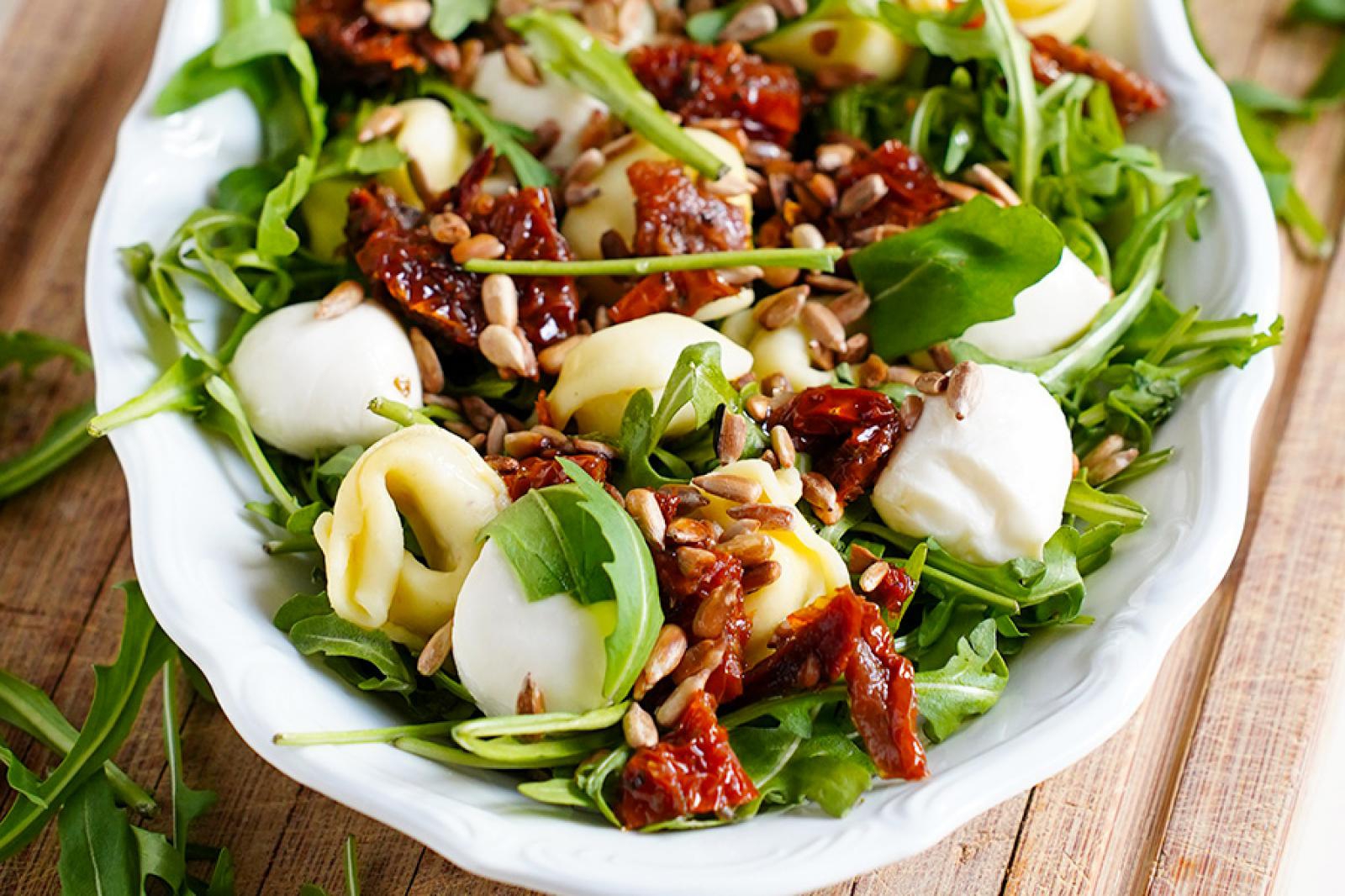 Sałatka z mini mozzarellą i rukolą